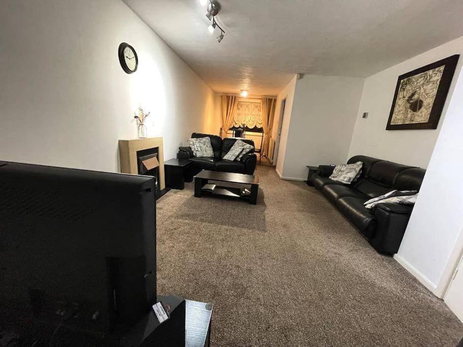 Princess 3 Bedroom House + Offstreet Parking +Wifi Leeds  Extérieur photo